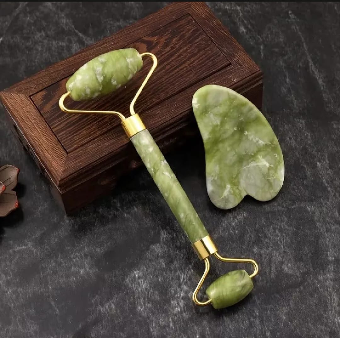 "Puffy eyes aur dull skin? Solvix Jade Roller ke sath payen 'Instant Natural Lift'! ✨"